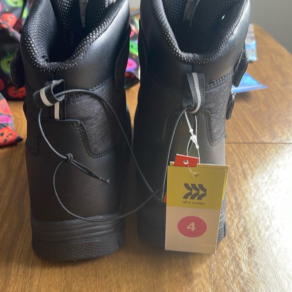 Unisex Winter Boots Kids - Size 4 - Target all in motion